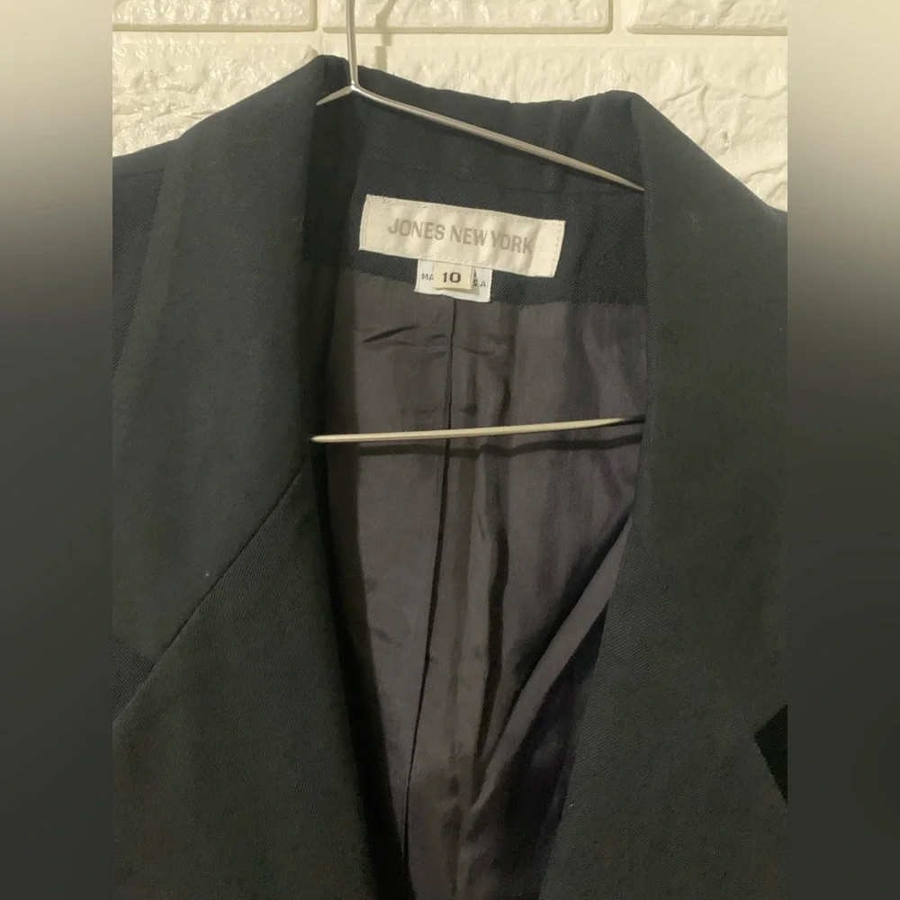 Blazer - Picture 2 of 3